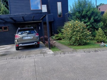 Casa en venta en Colegio Puerto Vara / Colegio Patagonia, Puerto Varas - 3 dormitorios, 2 baños