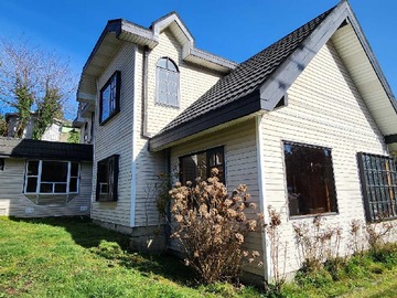 Casa en arriendo mensual en Arriendo casa comercial en calle regimiento (181709), Puerto Montt - 7 dormitorios, 7 baños