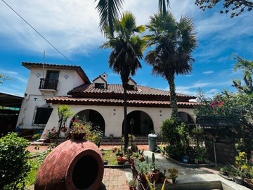 Casa en venta en Metro lo Ovalle, La Cisterna - 6 dormitorios, 3 baños