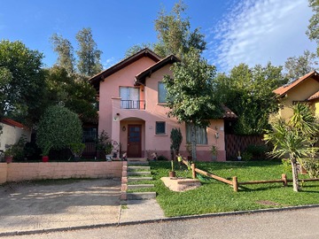 Casa en venta en Moderna Vivienda con Luminosos Espacios (178731), Puente Alto - 4 dormitorios, 3 baños