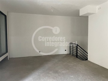 Local Comercial en arriendo mensual en Local Comercial Libertad / Erasmo Escala, Santiago - 1 baño