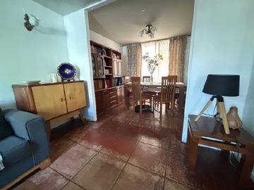 Casa en venta en Amplia casa 4 dormitorios, Ñuñoa - 4 dormitorios, 3 baños