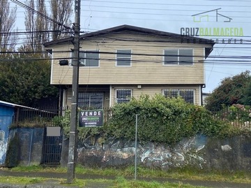 Local Comercial en venta en Casa con 8 habitaciones y salón multiuso - Calle Santa Inés, Puerto Montt - 4 dormitorios, 2 baños