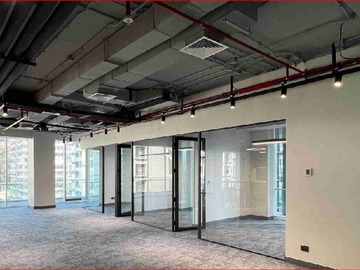 Oficina en arriendo mensual en Arrienda Av. las Condes San Damian 208 M2 UF 155