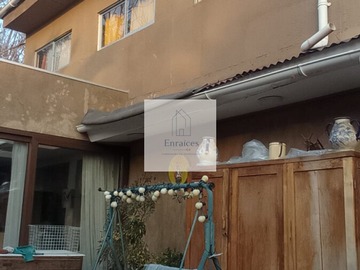 Casa en venta en calle Los Maitenes número 152, La Reina - 5 dormitorios, 2 baños