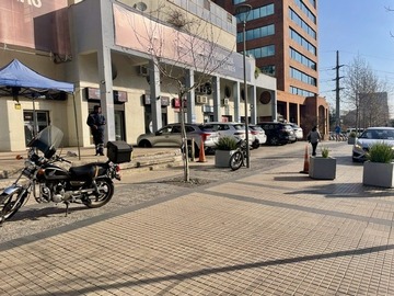 Local Comercial en arriendo mensual en Apoquindo con iv centenario, Las Condes - 1 baño
