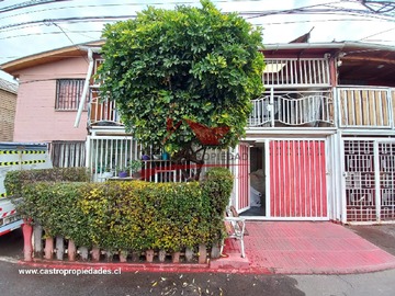 Casa en venta en Casa de Dos Pisos con 4 Dormitorios, 1 Baño, Quilicura - 4 dormitorios, 1 baño