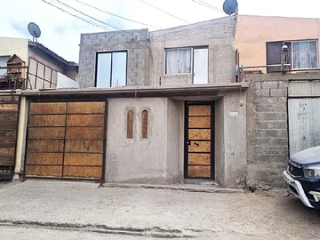 Casa en venta en Sector la tortuga, Alto Hospicio - 4 dormitorios, 2 baños