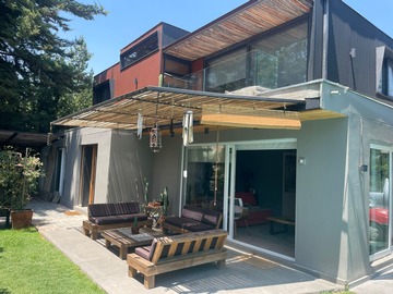 Casa en venta en Laura de Noves, Las Condes - 3 dormitorios, 3 baños