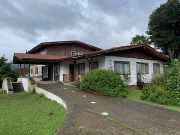 Casa en venta en René Schneider 3350, Valdivia - 9 dormitorios, 4 baños