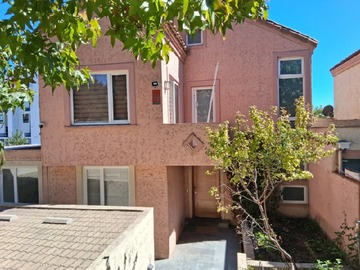 Casa en arriendo mensual en Concón, Concón - 4 dormitorios, 5 baños