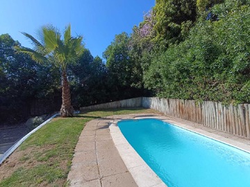 Casa en venta en A pasos de colegios, comercio, autopistas (59861), Colina - 4 dormitorios, 4 baños