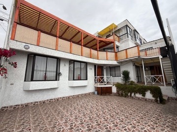 Casa en venta en Casa Cerro Colorado, Sector Sur, Iquique - 5 dormitorios, 5 baños