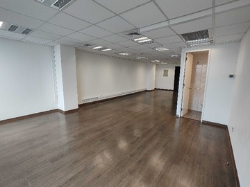 Oficina en arriendo mensual en Excelente Vista/58m2/Planta libre/2Baños/1Bod (171444), Providencia