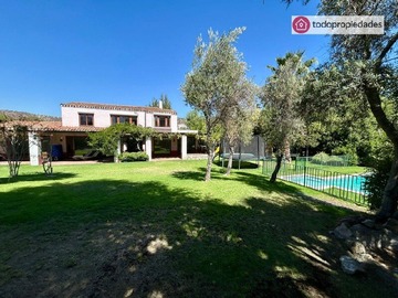 Casa en arriendo mensual en Camino de la Hacienda, Colina - 5 dormitorios, 7 baños