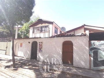Casa en venta en Terminal de buses, Estación Central - 3 dormitorios, 1 baño