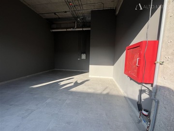 Local Comercial en arriendo mensual en Recoleta con Dávila, Recoleta - 1 baño