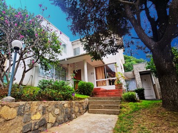 Casa en venta en Álvarez, Viña del Mar - 4 dormitorios, 3 baños