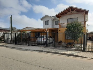 Casa en venta en Ossa mayor 2569, Algarrobo - 6 dormitorios, 4 baños