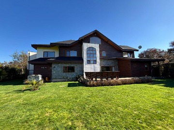 Casa en venta en Gran casa en venta en Puerto Varas (114018), Puerto Varas - 5 dormitorios, 6 baños