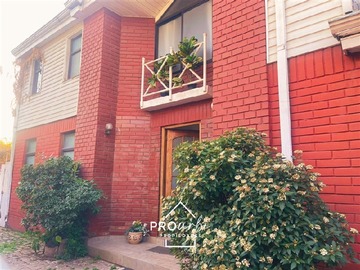 Casa en venta en Carlos Silva Vildósola con Padre Hurtado, La Reina - 5 dormitorios, 4 baños