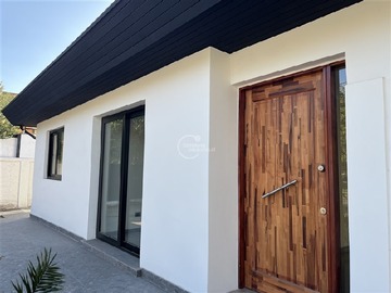 Casa en venta en M. Alonso Pinzon / Sebastian Elcano, Las Condes - 4 dormitorios, 2 baños