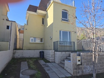 Casa en arriendo mensual en Chardonnay / chenin, Puente Alto - 4 dormitorios, 4 baños