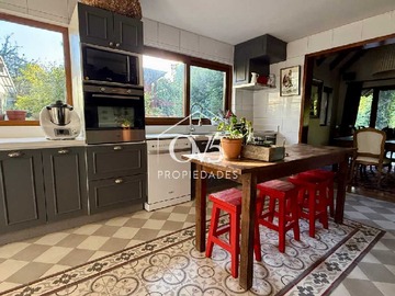 Casa en venta en Preciosa casa, orilla cancha, cerca club (132035), Colina - 5 dormitorios, 5 baños