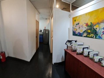 Local Comercial en arriendo mensual en Cuevas - Lira, Santiago - 3 dormitorios, 4 baños