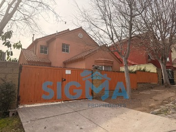 Casa en arriendo mensual en Valle lo campino, Quilicura - 4 dormitorios, 2 baños