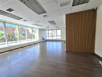Oficina en arriendo mensual en 58 m planta libre 2 baños y kitchenette est y bod, Providencia - 2 baños
