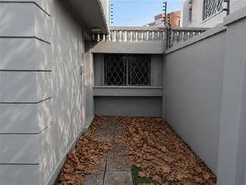Local Comercial en venta en Los Leones - Diego de Almagro, Providencia - 5 dormitorios, 3 baños