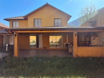 Casa en venta en Avenida Las Flores 1633, Pudahuel - 4 dormitorios, 3 baños