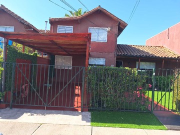 Casa en venta en En Barrio Seguro, cerca a UCSH Lo Cañas (177045), La Florida - 3 dormitorios, 2 baños