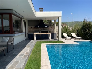 Casa en venta en San Carlos de Apoquindo, Las Condes - 4 dormitorios, 6 baños