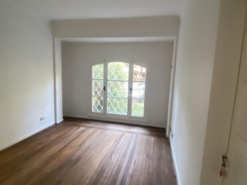 Casa en arriendo mensual en Callao metro el golf, Las Condes - 4 dormitorios, 2 baños