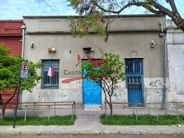 Bodega en venta en Propiedad Industrial con 2 Oficinas, 2 Baños, Independencia.
