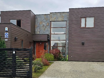 Casa en venta en Espectacular casa en el mejor barrio PVaras (84176), Puerto Varas - 5 dormitorios, 4 baños