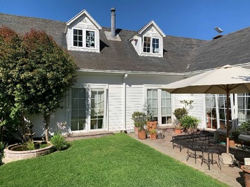 Casa en venta en Estilo Georgian, amplia y lindo jardín (89663), Concón - 6 dormitorios, 4 baños