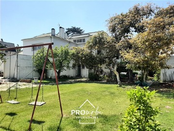 Casa en arriendo mensual en Eduardo Castillo Velasco, Ñuñoa - 5 dormitorios, 4 baños