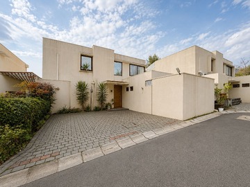 Casa en venta en Casa mediterránea sector embalse Peñalolén (178263), Peñalolén - 5 dormitorios, 5 baños