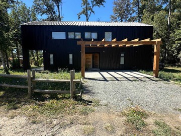 Casa en venta en ID:034V Casa en venta en Pucón (70301), Pucón - 4 dormitorios, 4 baños