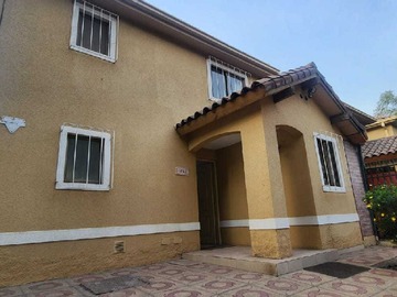 Casa en venta en Casa Familiar con terraza y Jardín (168000), Huechuraba - 4 dormitorios, 3 baños