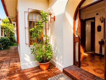 Casa en venta en Casa en Venta en Obispo Orrego y Grecia - 4 dormitorios, 3 baños