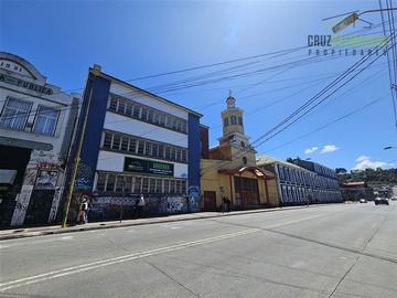 Oficina en arriendo mensual en Edificio en centro de Puerto Montt, Puerto Montt - 10 baños