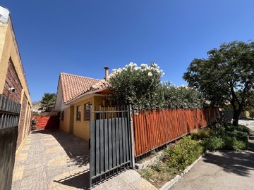 Casa en venta en Alto el manzano, Til til - 4 dormitorios, 5 baños