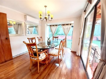 Casa en venta en Vende casa dos pisos. 5d 5b. Piscina y jardín. Los trapenses, Lo Barnechea - 1 dormitorio, 5 baños