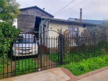 Casa en venta en casa de esquina, ubicada en Av. Luis Durand, Temuco - 12 dormitorios
