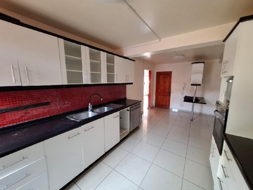 Casa en arriendo mensual en Bellísima Casa amplia iluminada (172449), Antofagasta - 5 dormitorios, 3 baños
