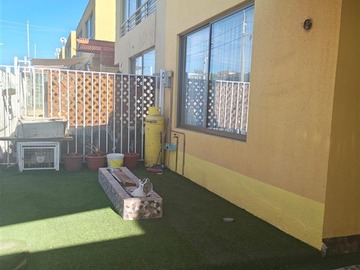 Casa en arriendo mensual en Avenida Laguna Calina, Calama - 5 dormitorios, 4 baños